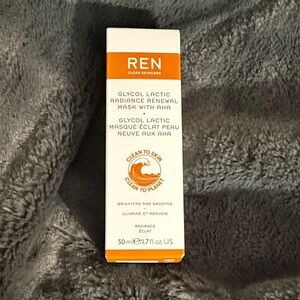 REN Glycol Lactic Radiance Renewal Mask